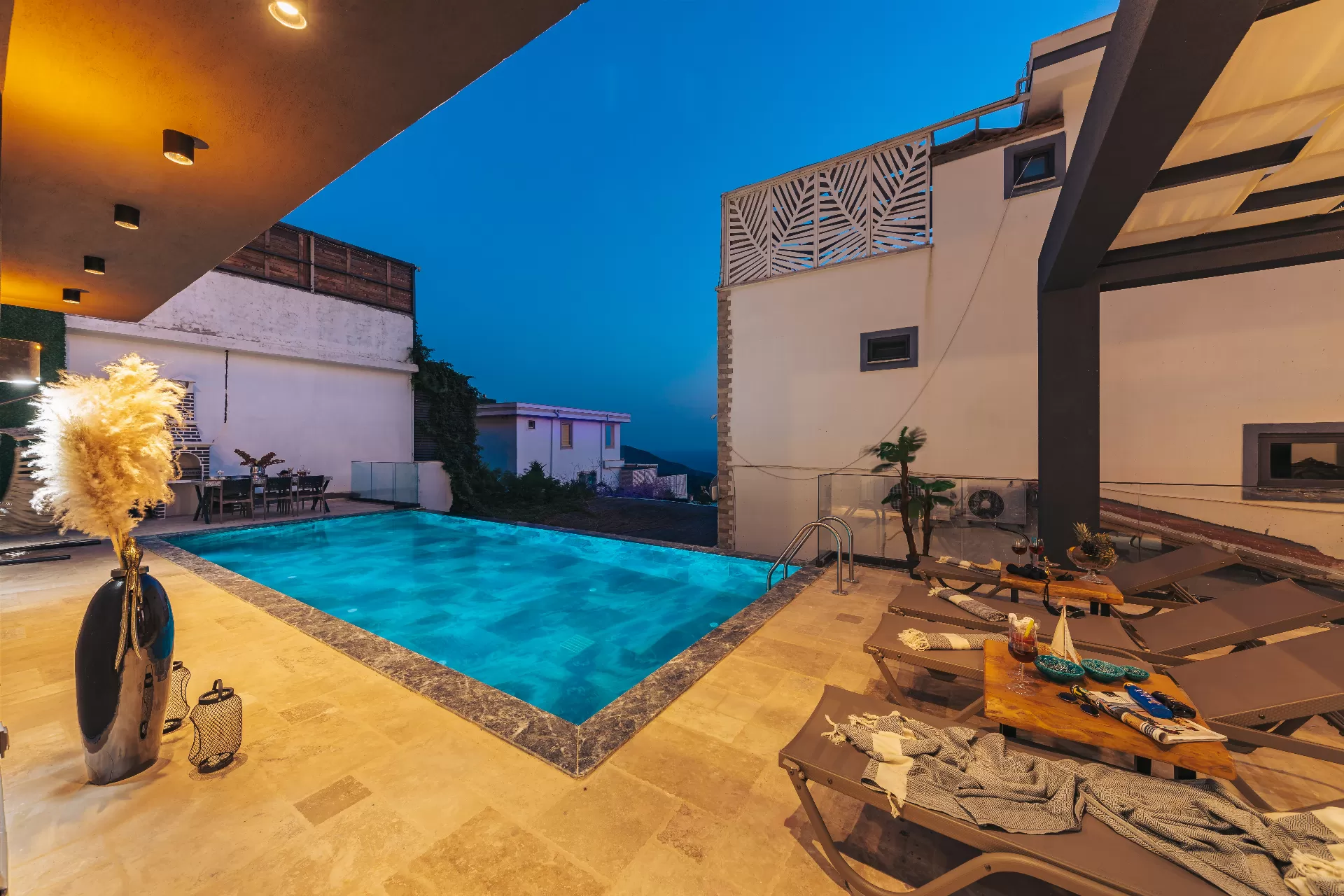 Villa Dark