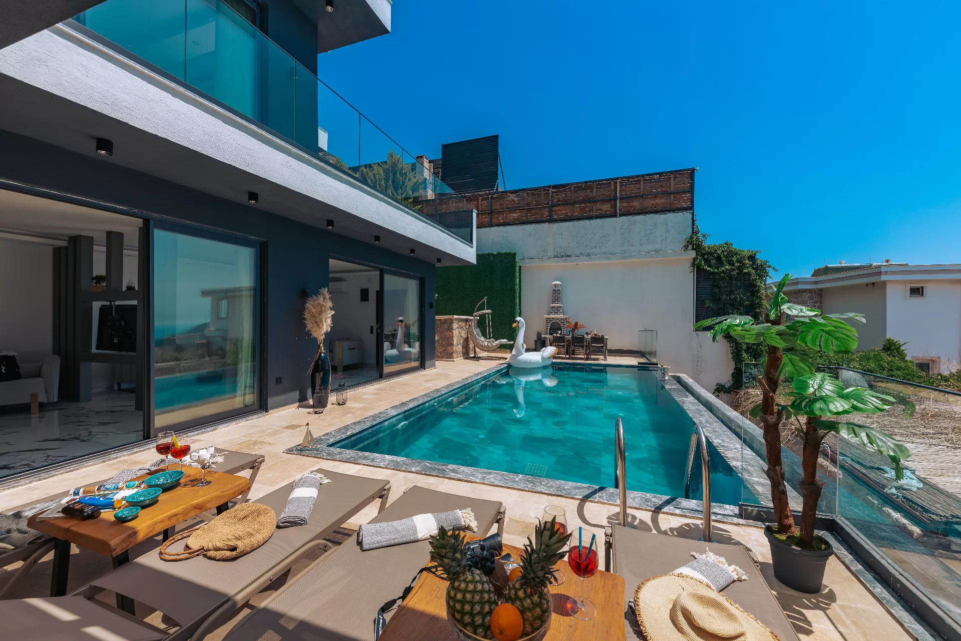Villa Dark