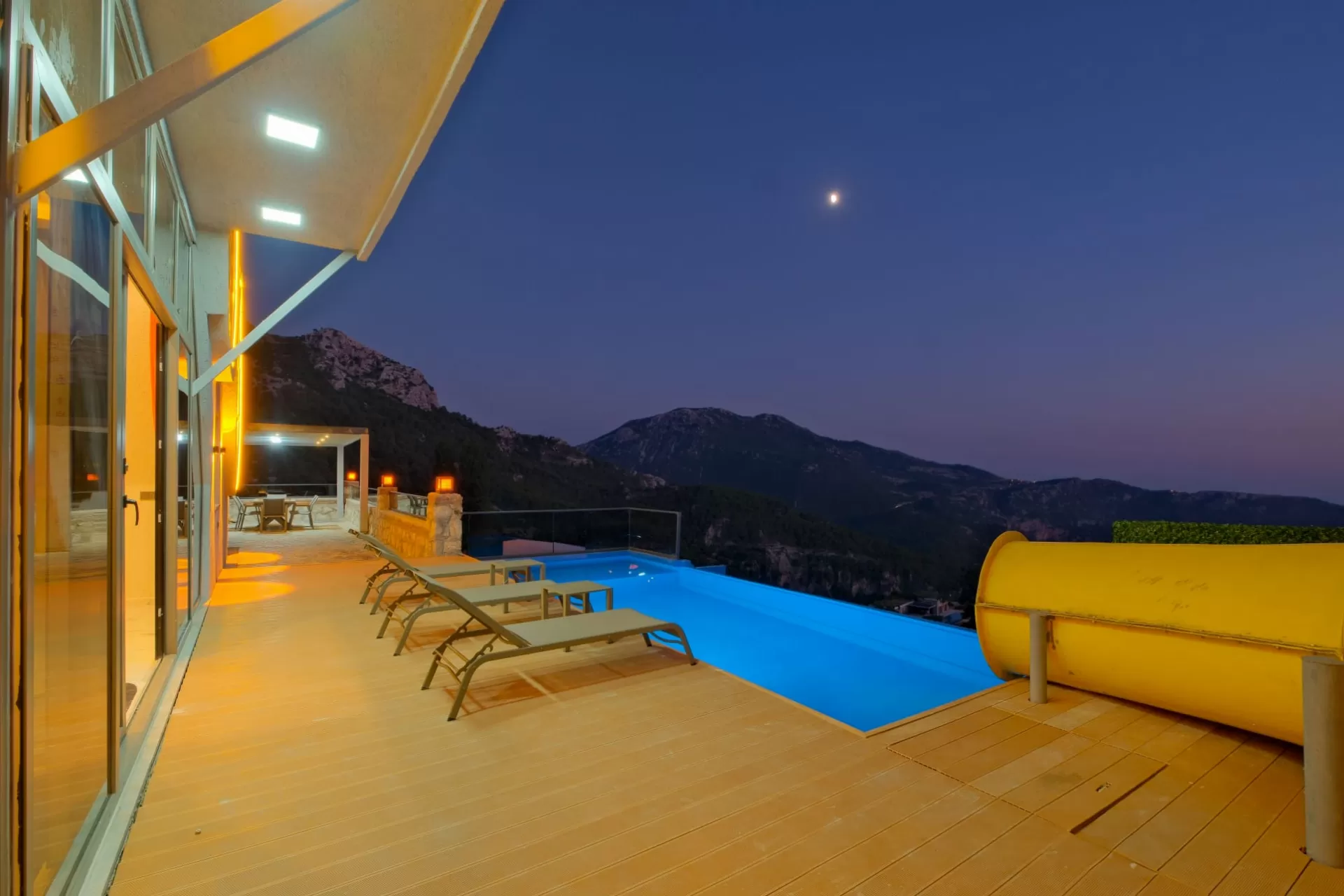 Villa Light